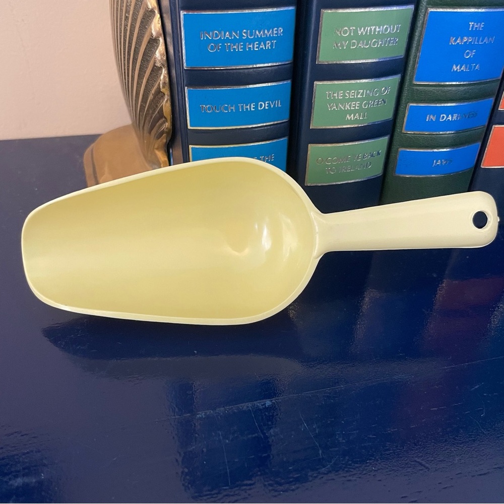 Vintage Lustro Ware Pastel Yellow Scoop - No. L-60